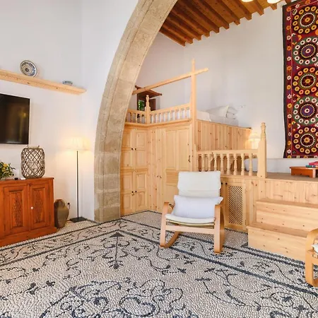 Nouna * Lindos (Rhodes)