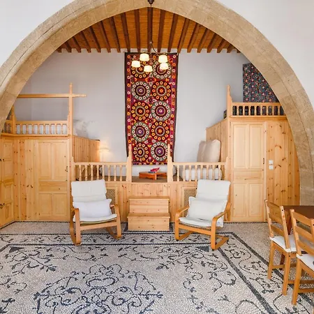 Nouna * Lindos (Rhodes)